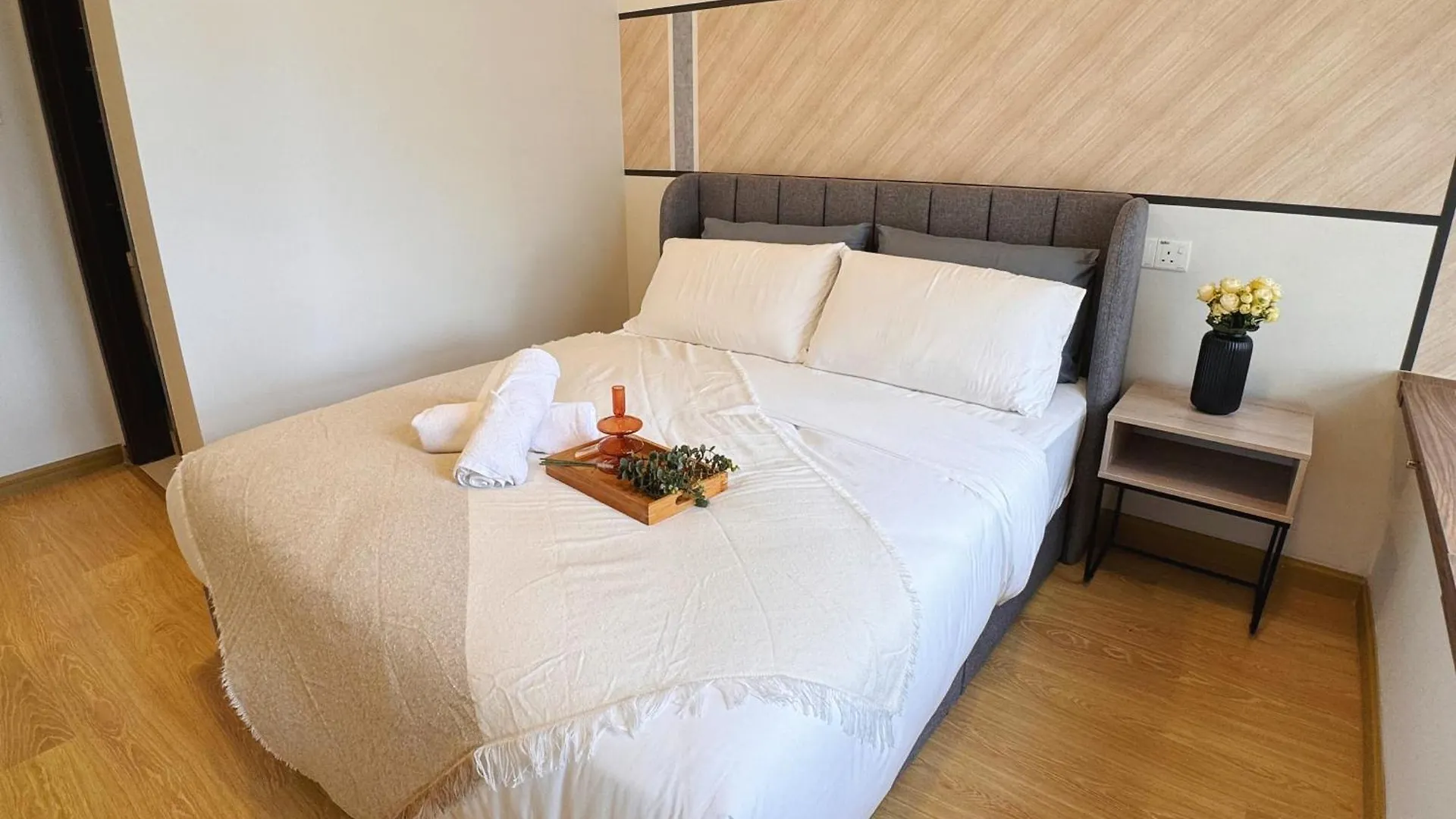 Cozy Beachfront Seaview With 2 Carparks Foc Netflix Access And Youtube Premium 3Beds3Bath 6-11Pax By Minshuku Johor Bahru Apartment