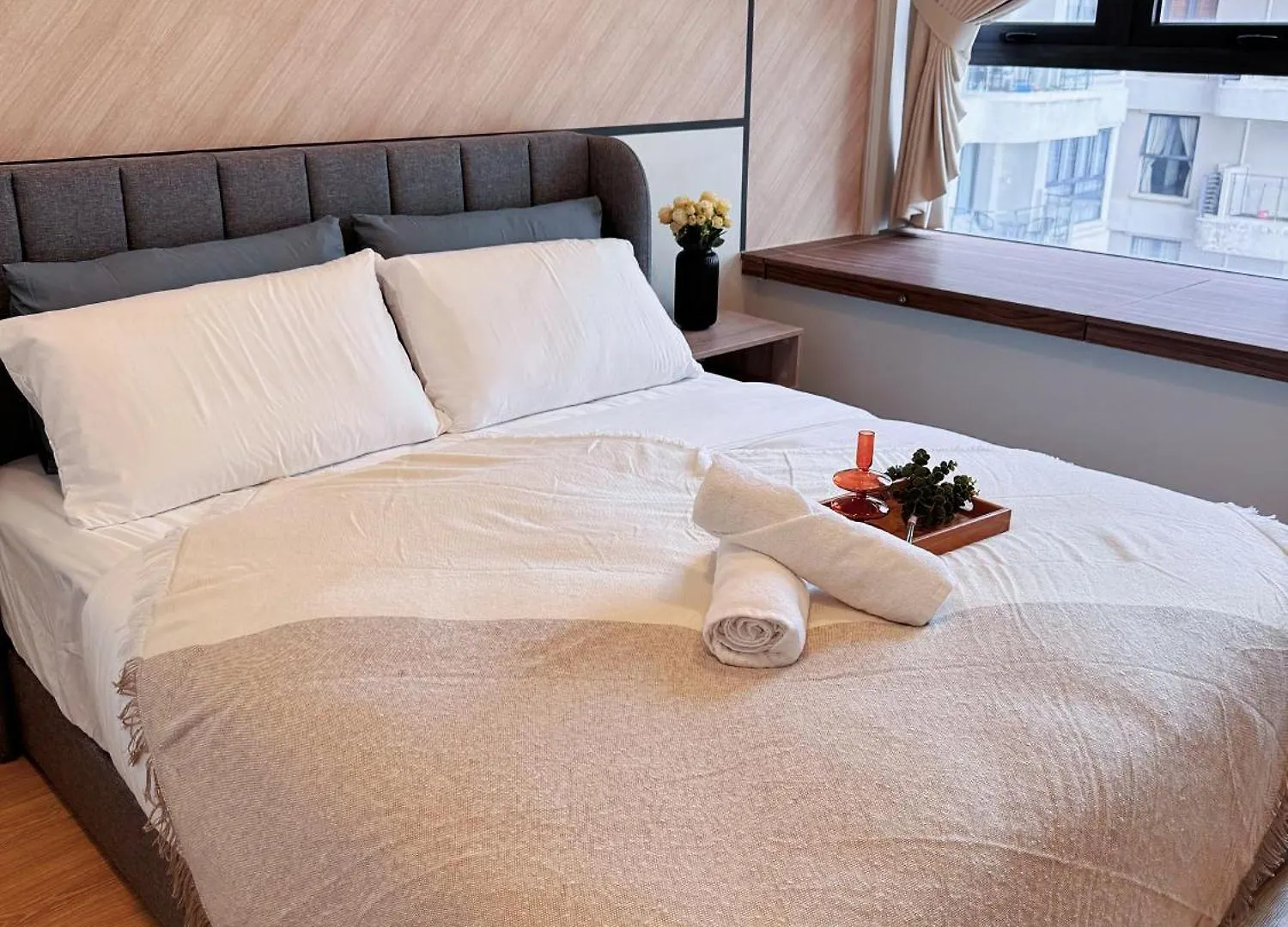 Cozy Beachfront Seaview With 2 Carparks Foc Netflix Access And Youtube Premium 3Beds3Bath 6-11Pax By Minshuku Johor Bahru