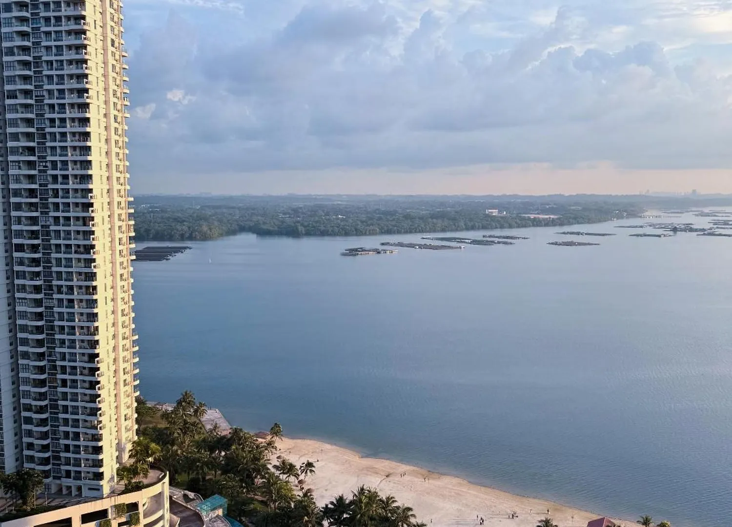 Apartment Cozy Beachfront Seaview With 2 Carparks Foc Netflix Access And Youtube Premium 3Beds3Bath 6-11Pax By Minshuku Johor Bahru Malaysia