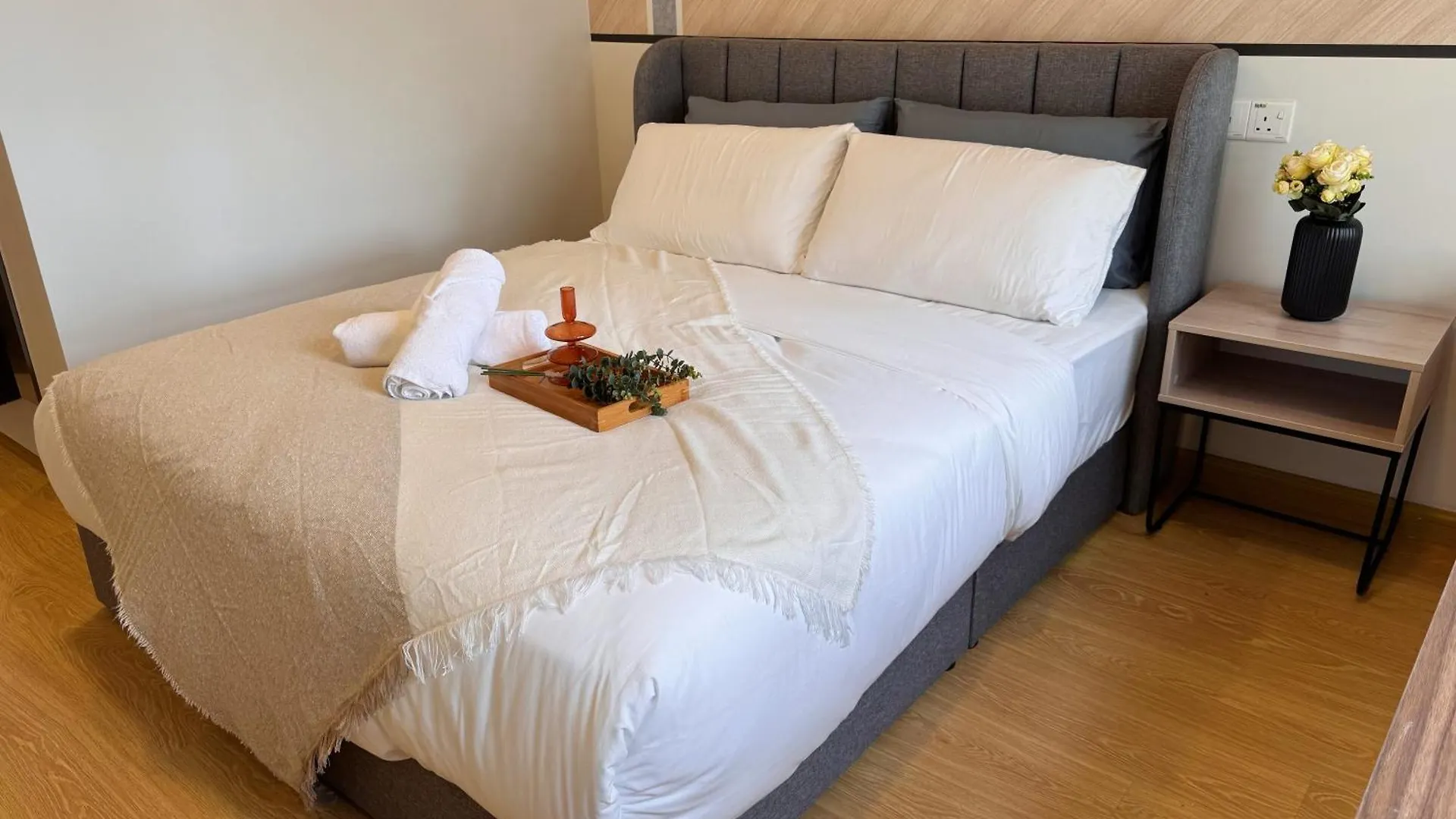 Cozy Beachfront Seaview With 2 Carparks Foc Netflix Access And Youtube Premium 3Beds3Bath 6-11Pax By Minshuku Johor Bahru Malaysia