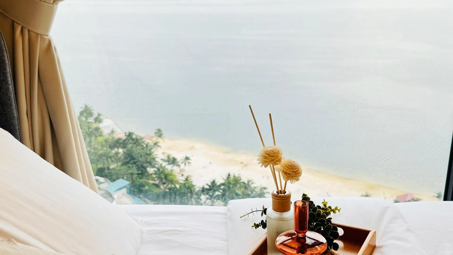 Cozy Beachfront Seaview With 2 Carparks Foc Netflix Access And Youtube Premium 3Beds3Bath 6-11Pax By Minshuku Johor Bahru 0*,  Malaysia