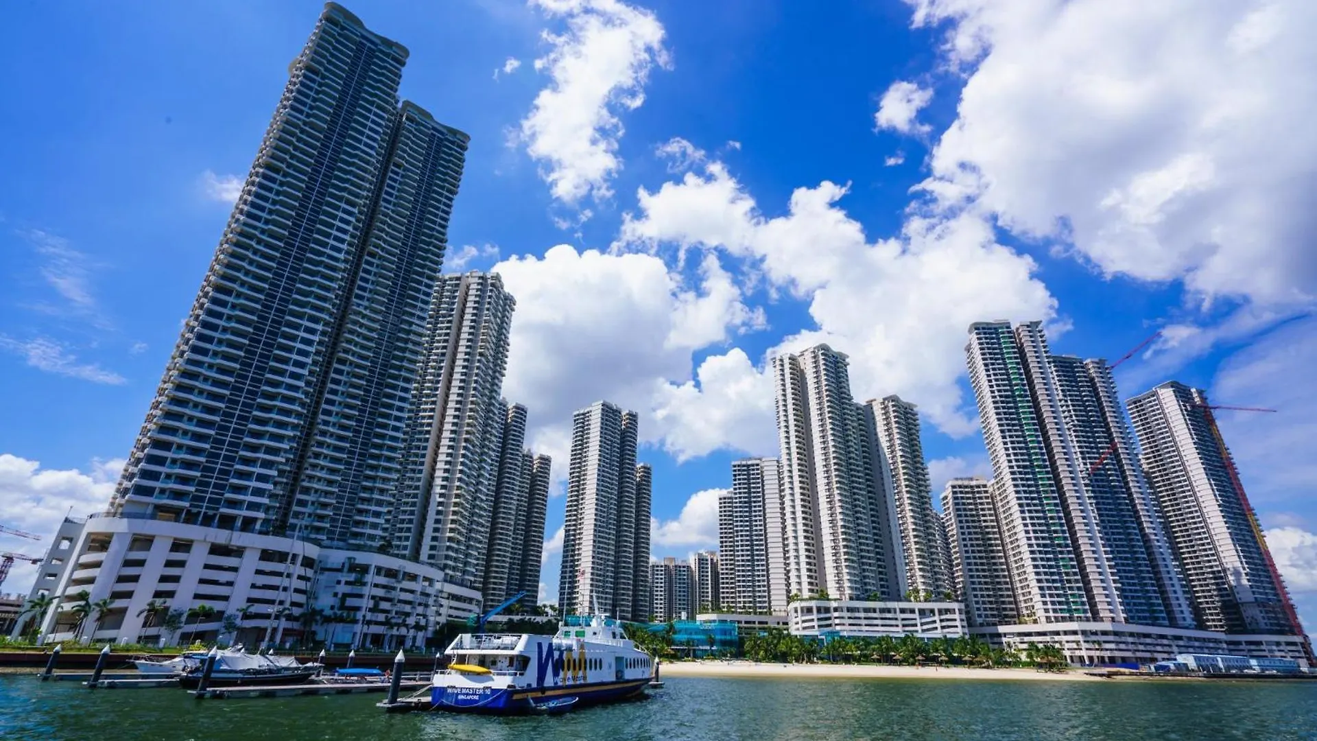 Cozy Beachfront Seaview With 2 Carparks Foc Netflix Access And Youtube Premium 3Beds3Bath 6-11Pax By Minshuku Johor Bahru 0*,