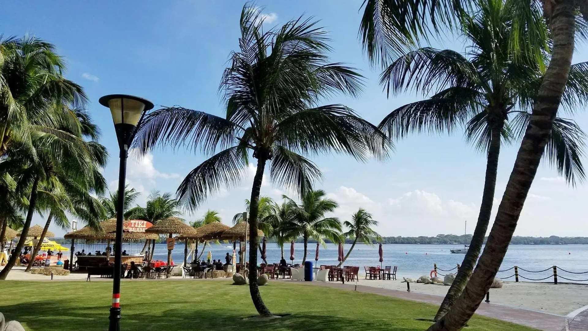 Cozy Beachfront Seaview With 2 Carparks Foc Netflix Access And Youtube Premium 3Beds3Bath 6-11Pax By Minshuku Johor Bahru