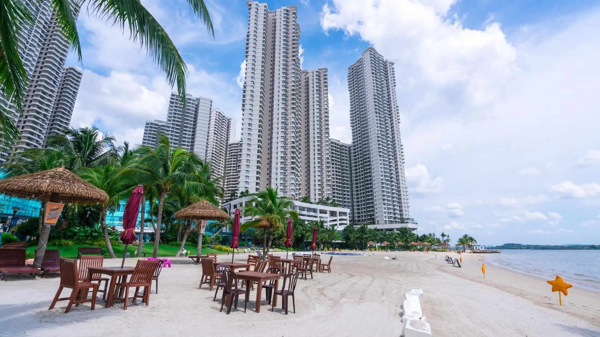 Apartment Cozy Beachfront Seaview With 2 Carparks Foc Netflix Access And Youtube Premium 3Beds3Bath 6-11Pax By Minshuku Johor Bahru